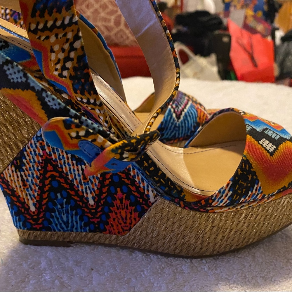 Almost Brand New Stylish Wedges By BCBG - Size 8.5 B - Wedge Height 5” - box 30 - Picture 2 of 10